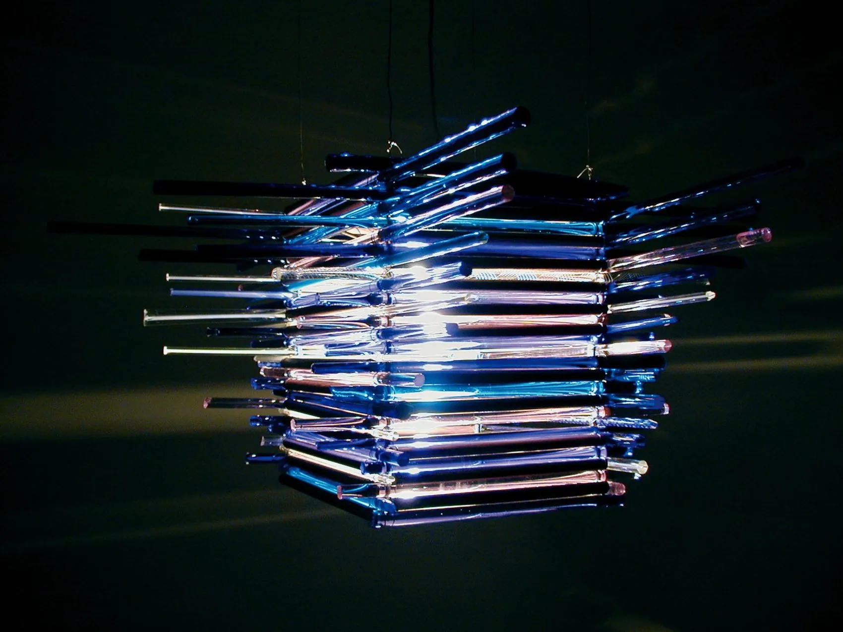 Scultura luminosa in vetro blu: una delle mie lampade